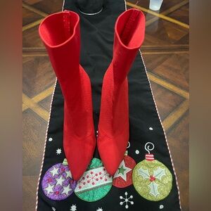 Trash red pull on heels - 6.5